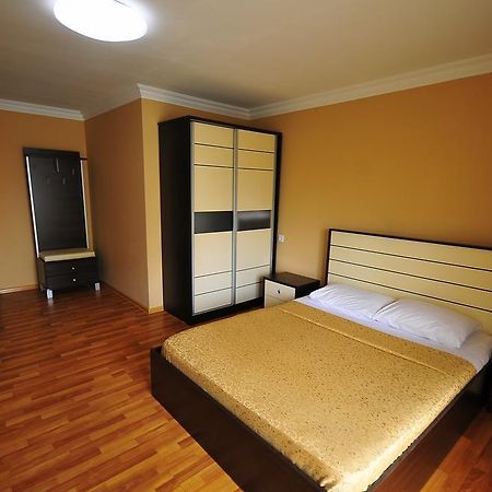Prestige Hotel バトゥーミ エクステリア 写真