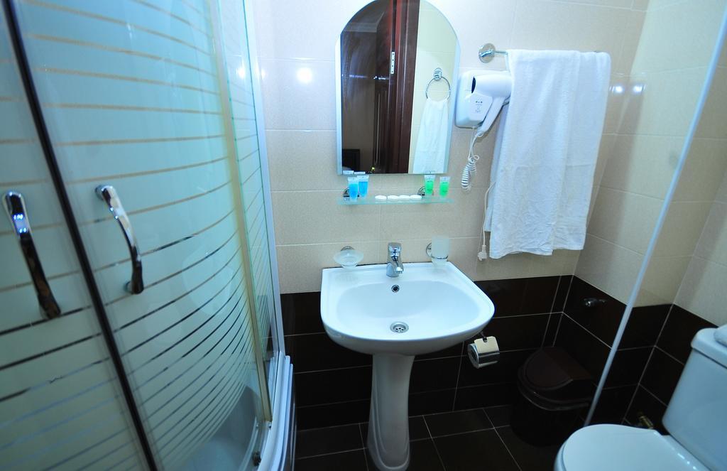 Prestige Hotel バトゥーミ エクステリア 写真