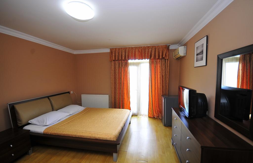 Prestige Hotel バトゥーミ エクステリア 写真