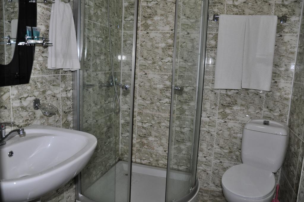 Prestige Hotel バトゥーミ エクステリア 写真