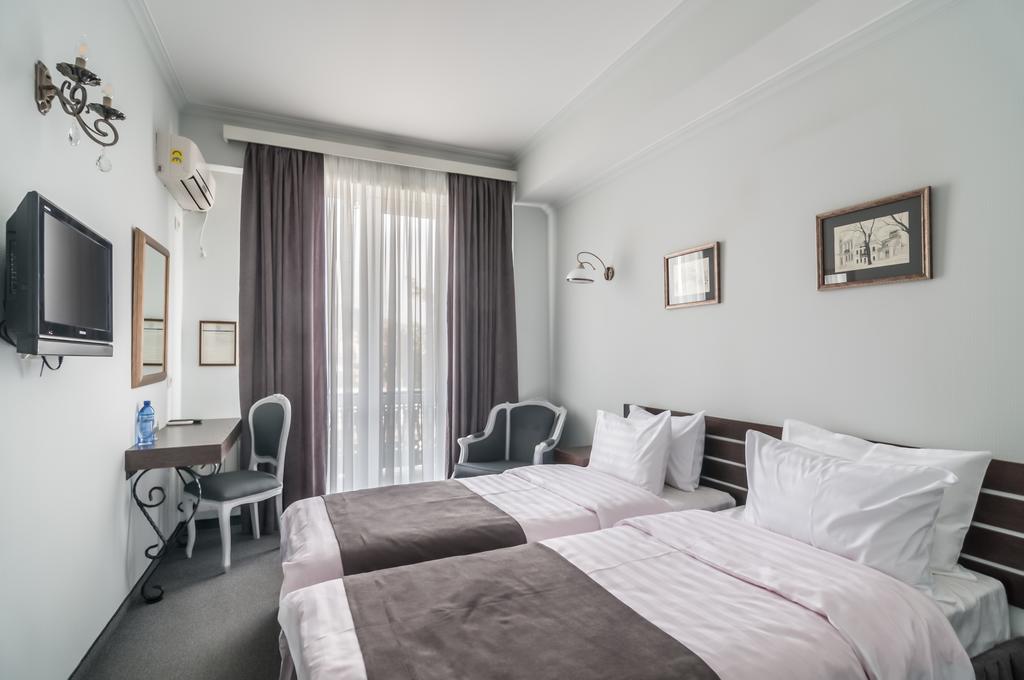 Prestige Hotel バトゥーミ エクステリア 写真